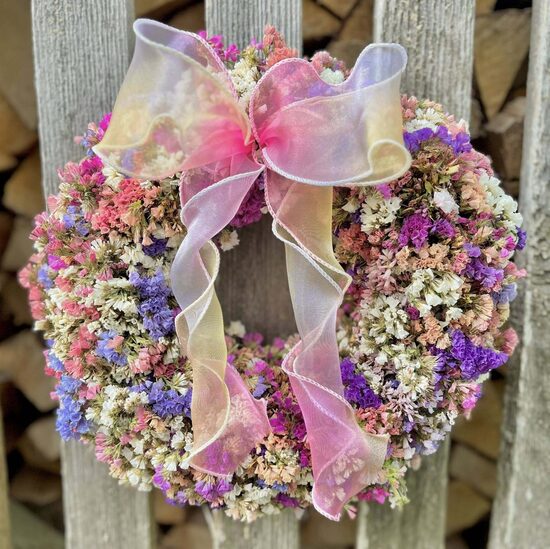 Vainags maigos toņos