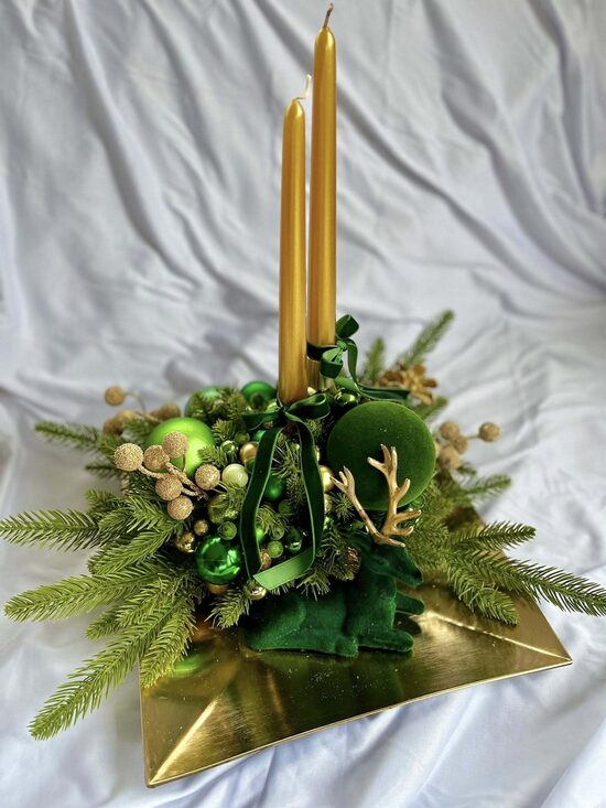 Dekors smaragdzaļais ar zeltu