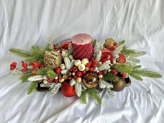 Dekors sarkanzaļais